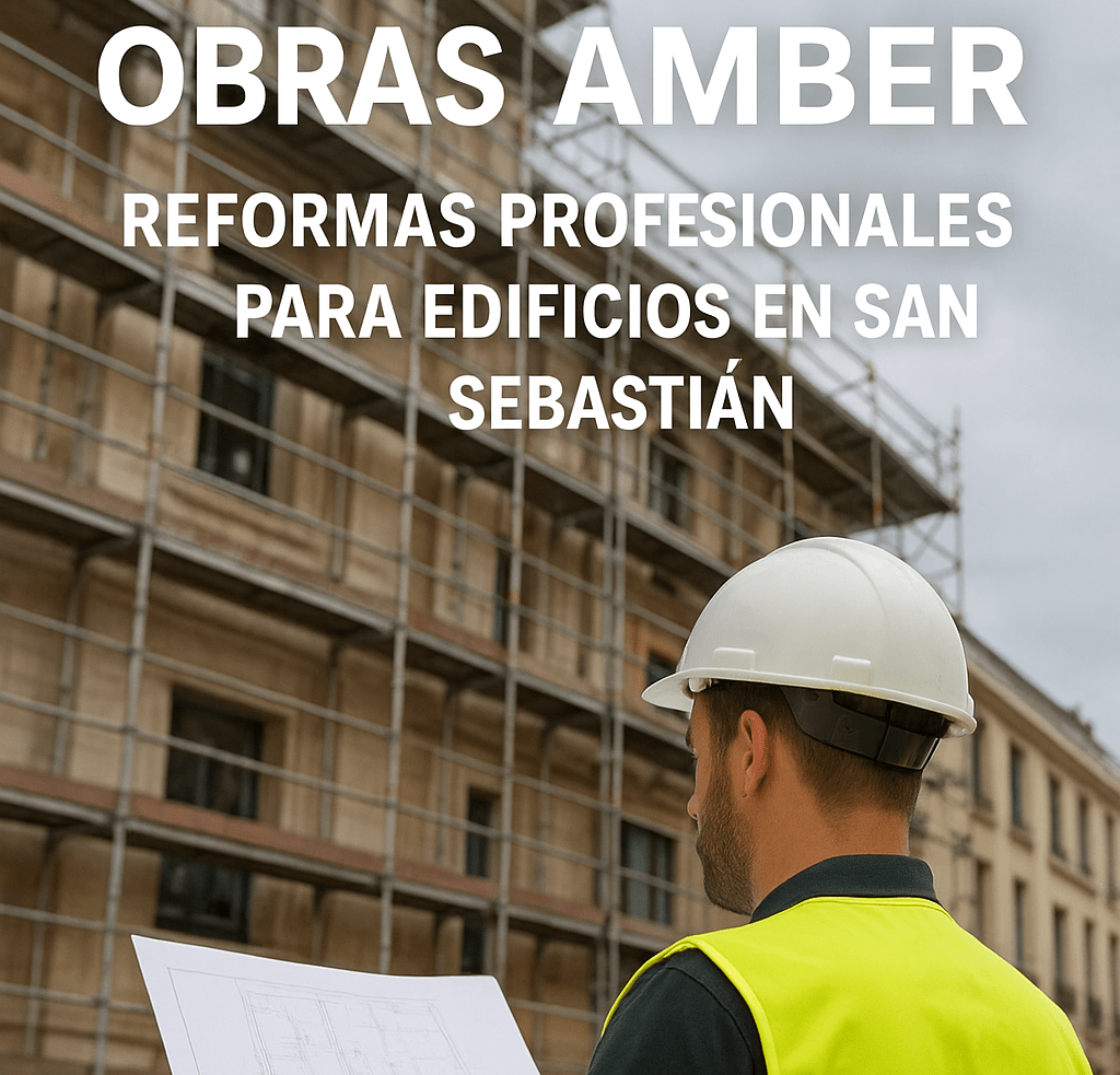 Trabajador de Obras Amber con chaleco reflectante y casco revisando planos frente a un edificio en rehabilitación en San Sebastián. Empresa de reformas integrales y mantenimiento de edificios.